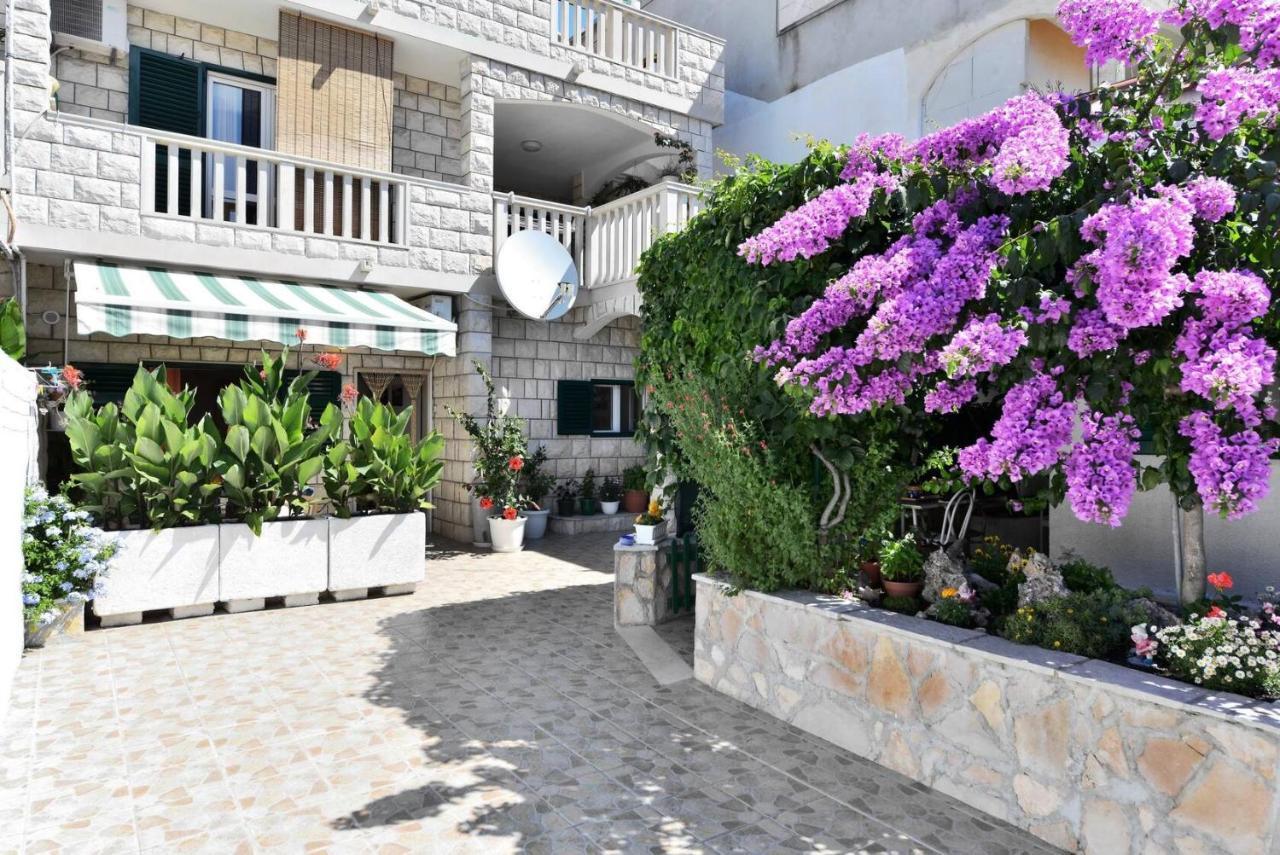 Villa Senjkovic - Apartments With Balcony And Sea View Bol Esterno foto