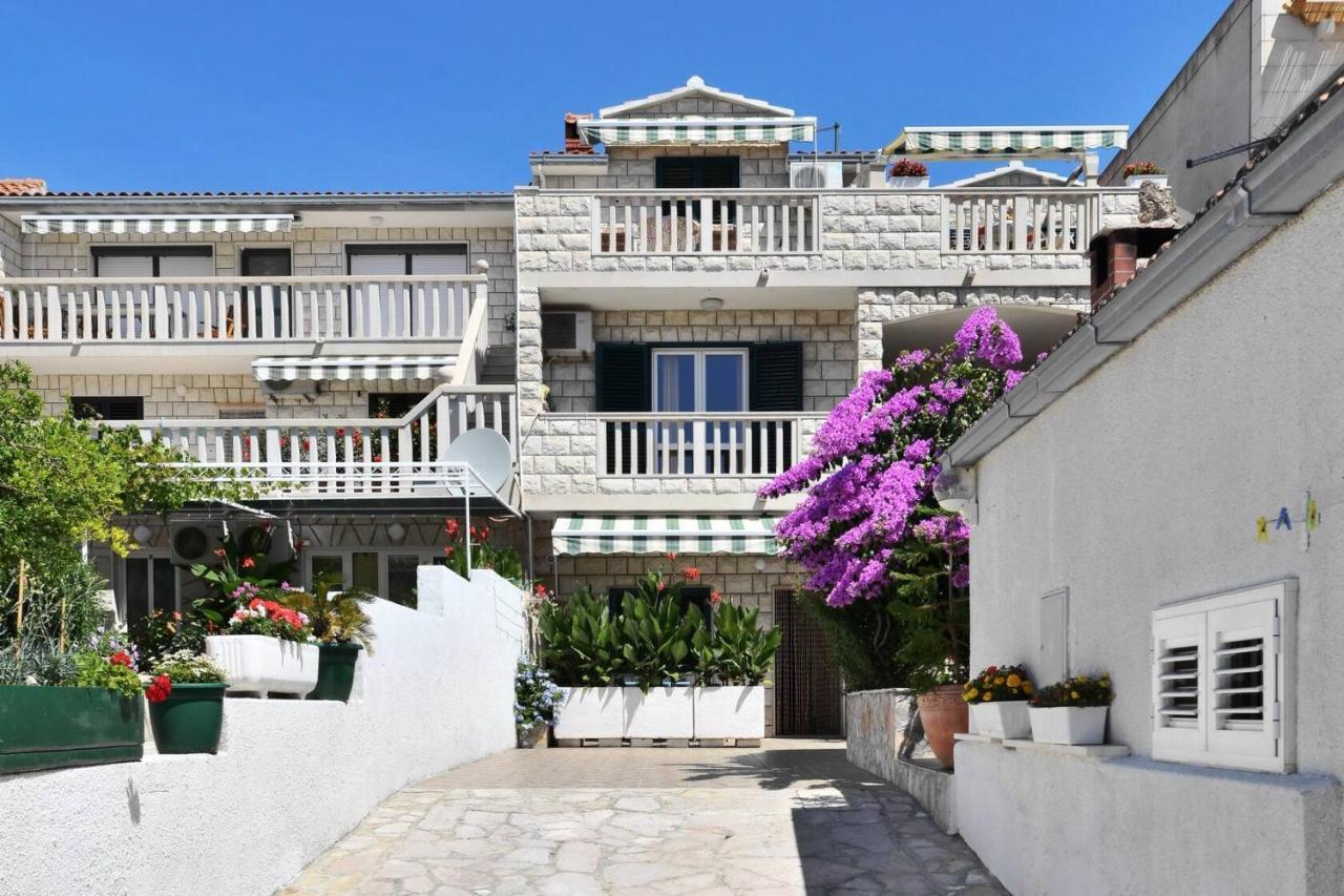 Villa Senjkovic - Apartments With Balcony And Sea View Bol Esterno foto