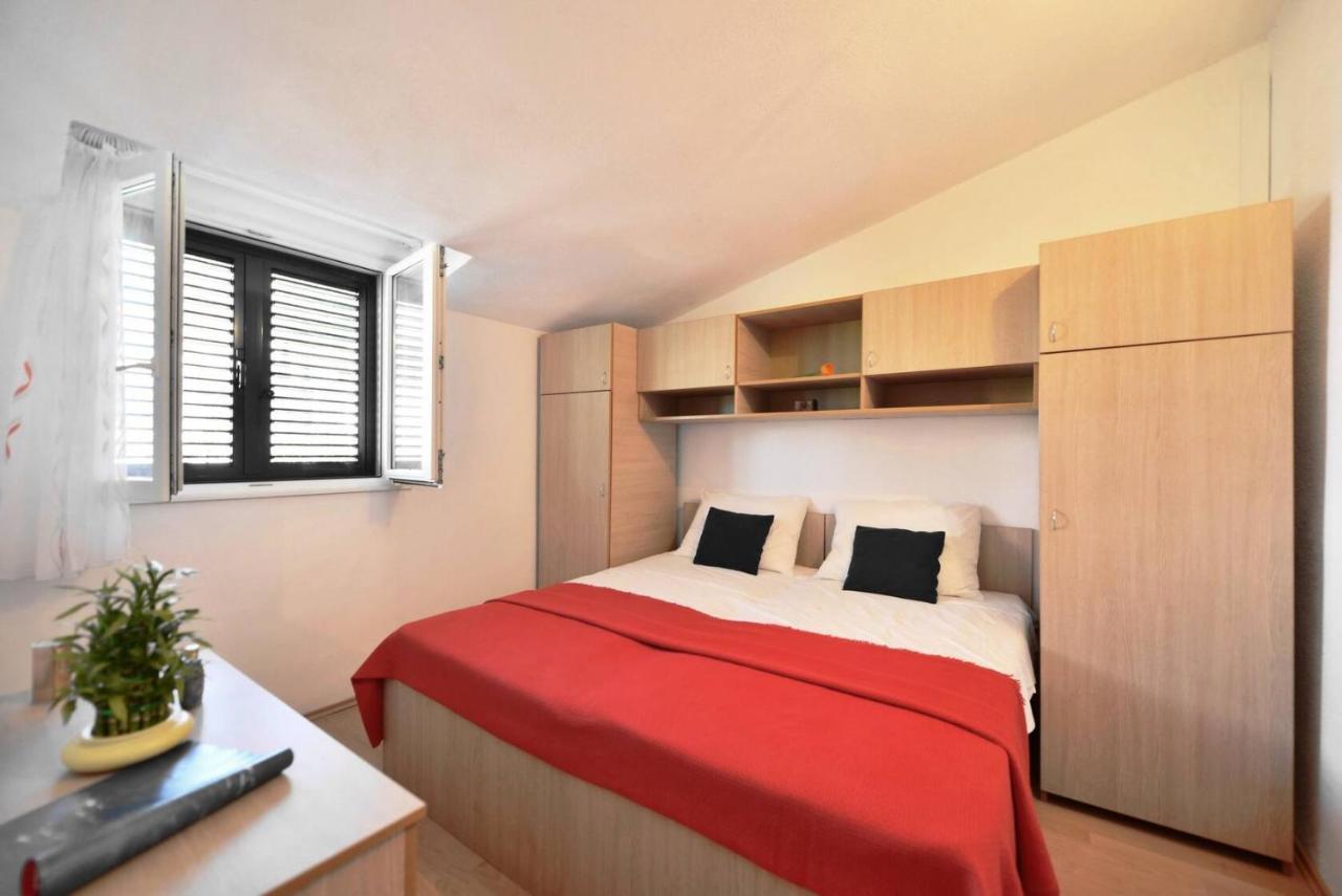Villa Senjkovic - Apartments With Balcony And Sea View Bol Esterno foto