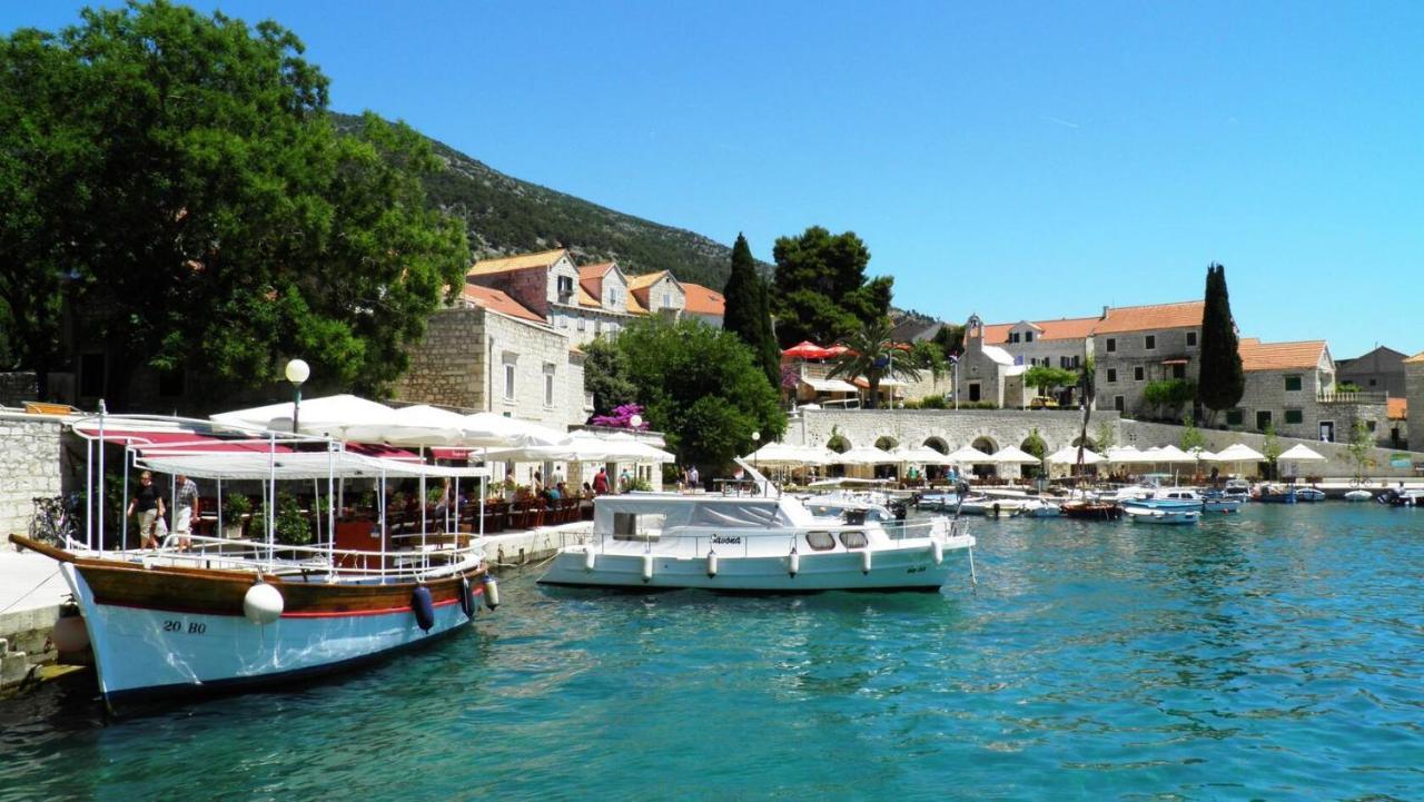 Villa Senjkovic - Apartments With Balcony And Sea View Bol Esterno foto