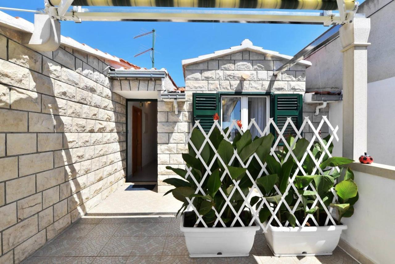 Villa Senjkovic - Apartments With Balcony And Sea View Bol Esterno foto