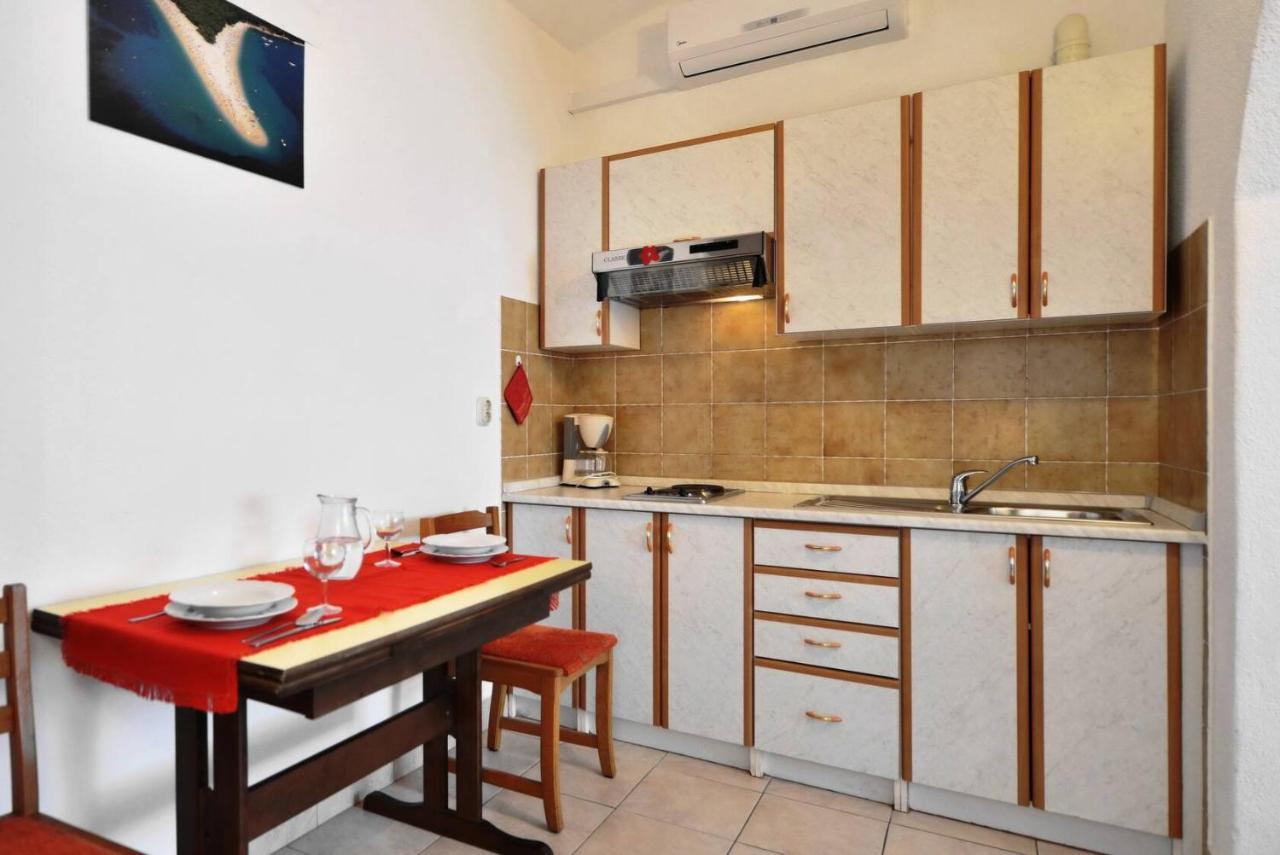 Villa Senjkovic - Apartments With Balcony And Sea View Bol Esterno foto