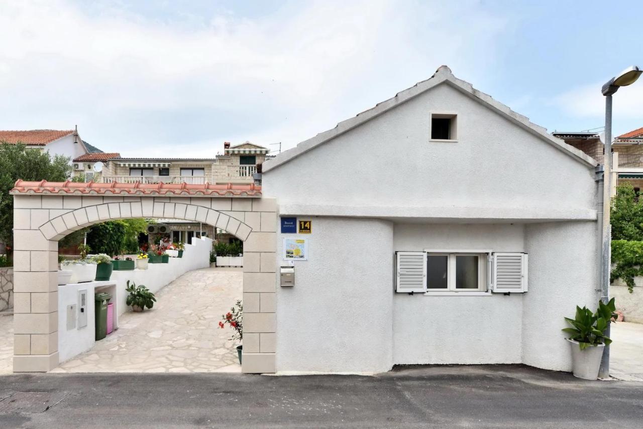 Villa Senjkovic - Apartments With Balcony And Sea View Bol Esterno foto