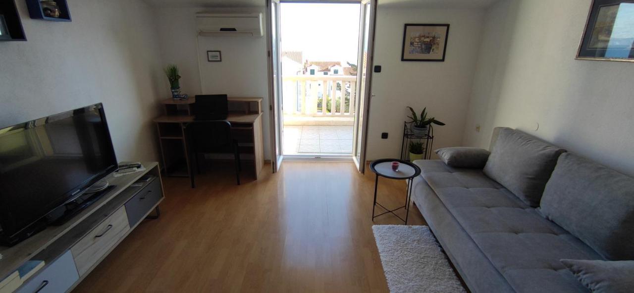 Villa Senjkovic - Apartments With Balcony And Sea View Bol Esterno foto