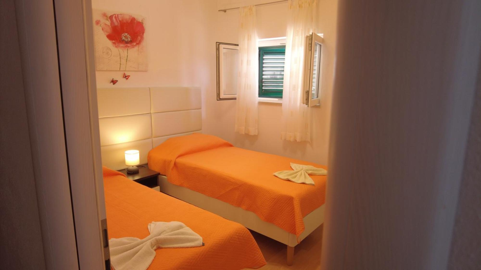 Villa Senjkovic - Apartments With Balcony And Sea View Bol Esterno foto