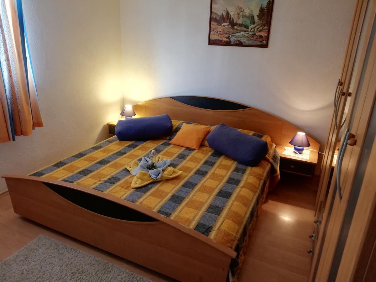Villa Senjkovic - Apartments With Balcony And Sea View Bol Esterno foto