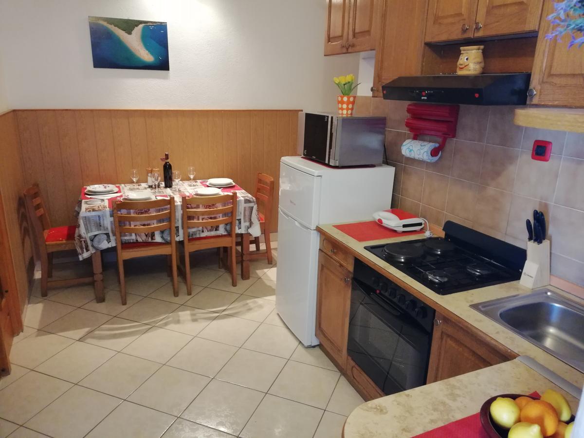 Villa Senjkovic - Apartments With Balcony And Sea View Bol Esterno foto